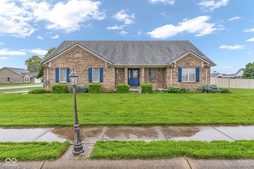 5243 Chloe Ln, Seymour, IN, 47274-3378 | Card Image