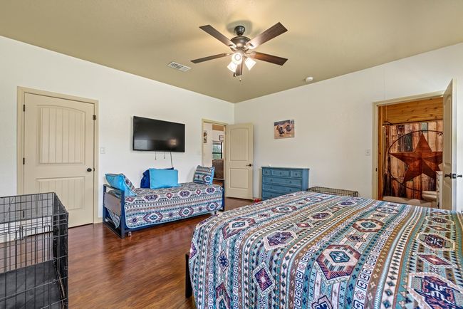 221 Coyote Trl, Home with 2 bedrooms, 2 bathrooms and 2 parking in Harper TX | Image 9