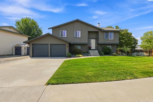 7905 W Imnaha Ave, Kennewick, WA, 99336-1616 | Card Image