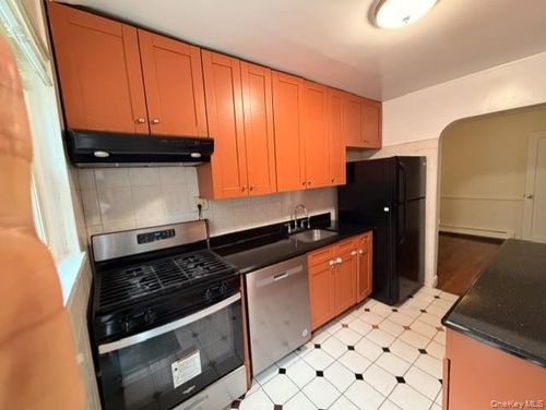 76-29 170th St, Fresh Meadows, NY, 11366-1343 | Card Image