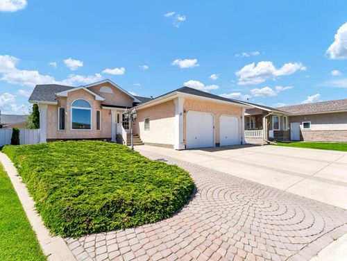 15 Park Meadows Court Se, Medicine Hat, AB, T1B4C3 | Card Image