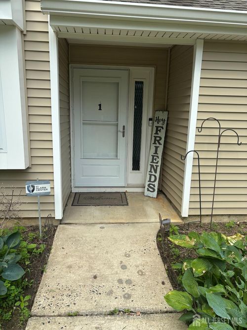 1-1 Arrowwood Ln, Monmouth Junction, NJ, 08852-2016 | Card Image