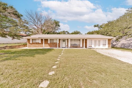 500 W London Street, Bowie, TX, 76230 | Card Image