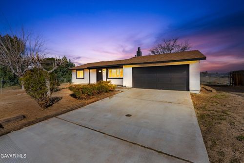 16105 Newmont Ave, Lancaster, CA, 93535-7322 | Card Image