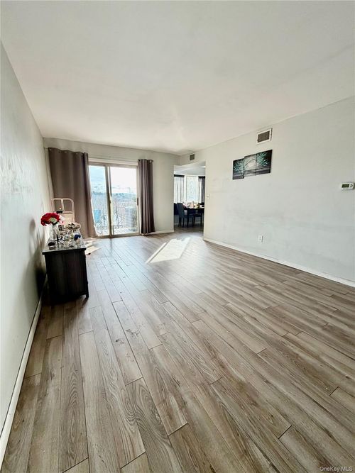 apt-312-26 Cooper Rd, Poughkeepsie, NY, 12603-1664 | Card Image