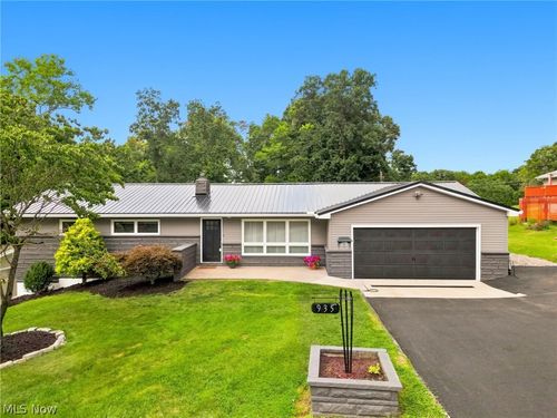 935 Blossom Ln, Zanesville, OH, 43701-1180 | Card Image