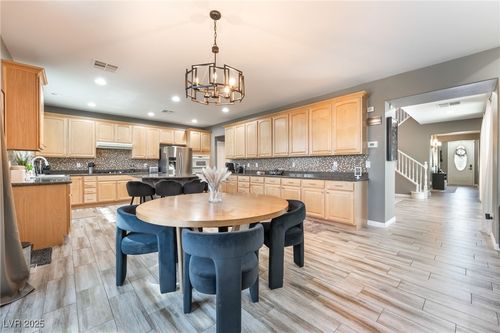 3713 Hawkeye Falls Ave, North Las Vegas, NV, 89085-4409 | Card Image