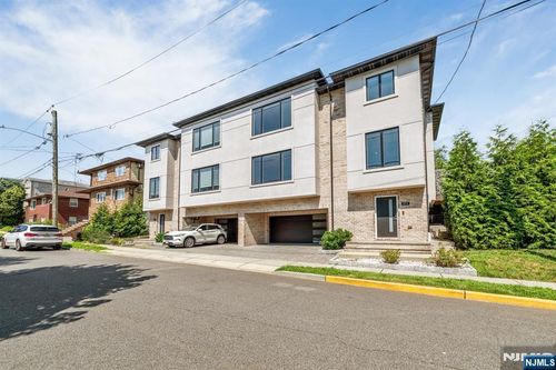 275B 14th St, Palisades Park, NJ, 07650-4084 | Card Image