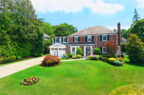 46 Old Estate Rd, Manhasset, NY, 11030-3613 | Card Image
