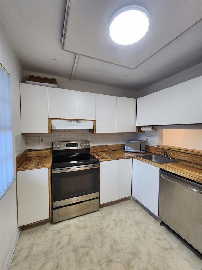 APT-211 - 3341 Nw 47 Th Ter, Condo with 1 bedrooms, 2 bathrooms and null parking in Lauderdale Lakes FL | Image 32