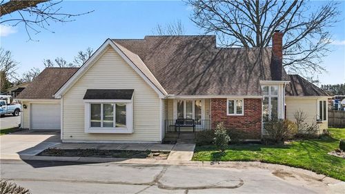 4530 W 90th St, Prairie Village, KS, 66207-2327 | Card Image