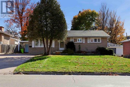 13 Irwin Ave, Sault Ste. Marie, ON, P6A3P7 | Card Image