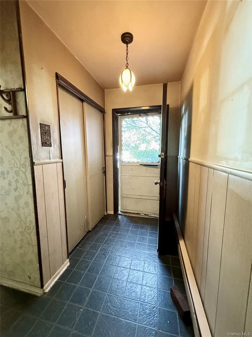 160 Halgren Cres, Haverstraw, NY, 10927-1070 | Card Image