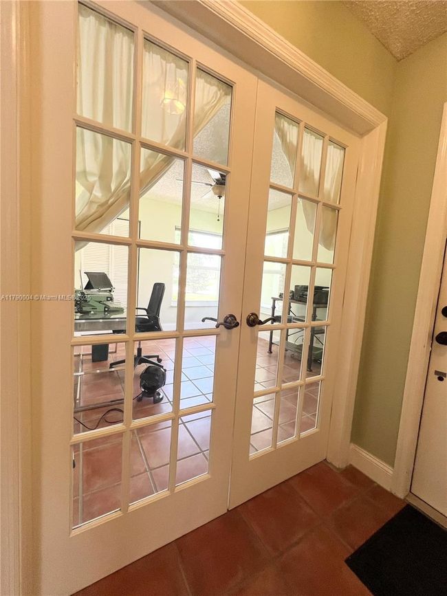 9271 Arborwood Cir, House other with 2 bedrooms, 2 bathrooms and null parking in Davie FL | Image 9