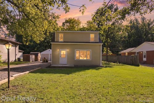 20843 Newman Dr, Brownstown Twp, MI, 48183-5053 | Card Image