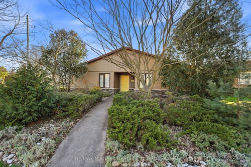 1 Springbank Dr, St Catharines, ON, L2S2K1 | Card Image