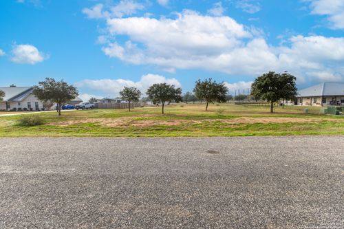 128 W Tree Farm Dr, Lytle, TX, 78052 | Card Image