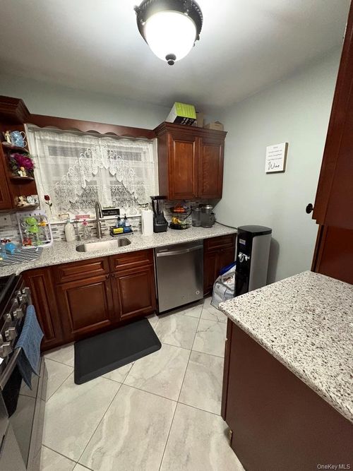 857 Vincent Ave, Bronx, NY, 10465-1617 | Card Image