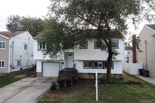 292 Westside Ave, Freeport, NY, 11520-6029 | Card Image