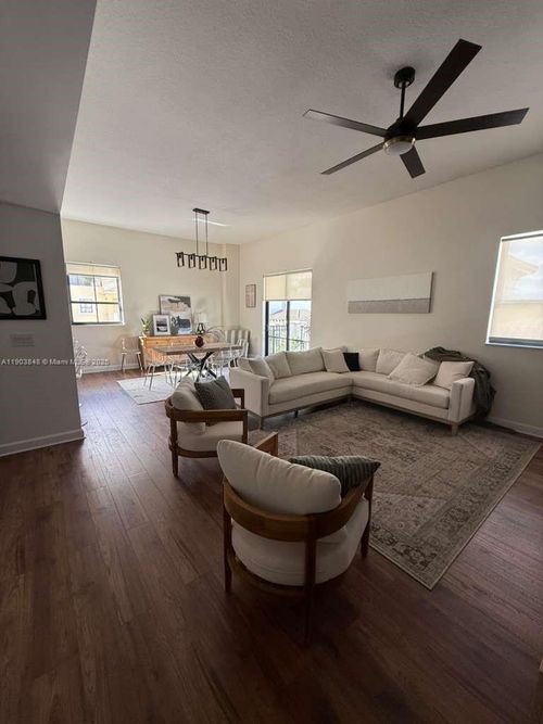 apt-519-8390 72nd Ave, Miami, FL, 33143-7666 | Card Image