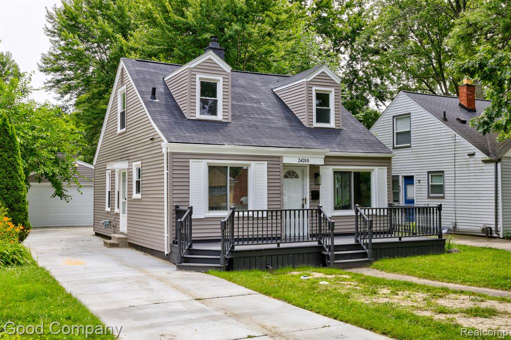 Cloverlawn St, Oak Park, MI 48237