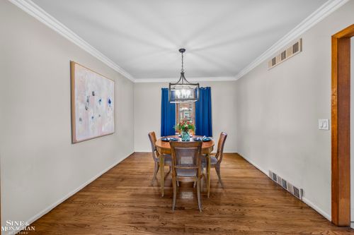 65 Vernier Rd, Grosse Pointe Shores, MI, 48236-1516 | Card Image