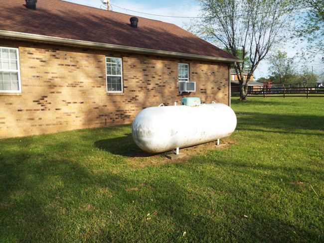 propane tank remains-serves garage only | Image 8