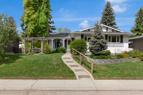9715 Palishall Road Sw, Calgary, AB, T2V3T4 | Card Image