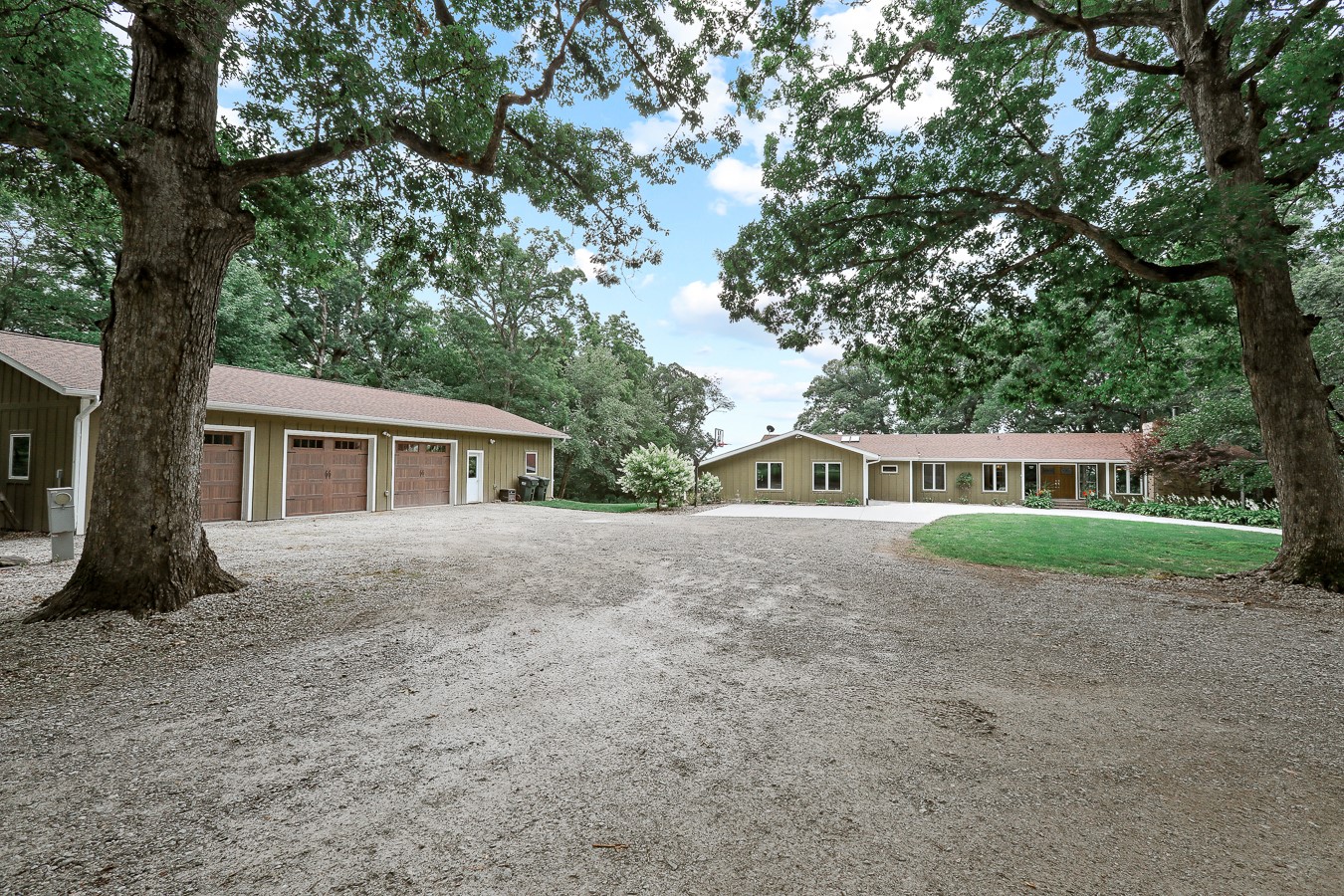 Falls Dr, Pella, IA 50219