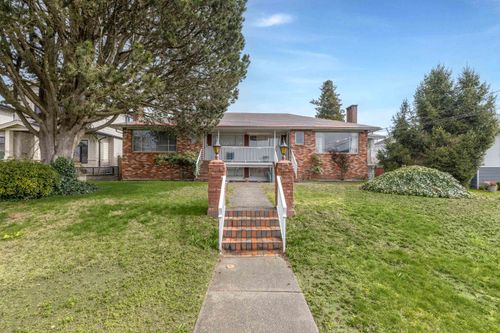 892-894 Invergarry Ave, Burnaby, BC, V5B4M8 | Card Image