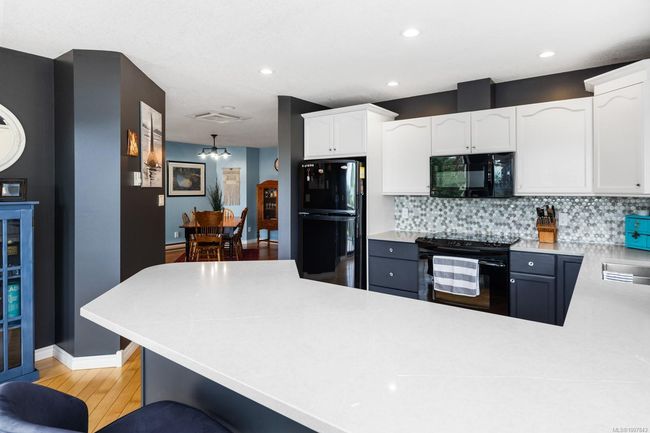 567 Maple Mountain Rd, House other with 3 bedrooms, 3 bathrooms and 5 parking in Duncan BC | Image 9