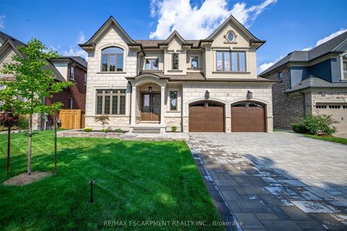 31 Bayside Crt, Burlington, ON, L7T1M8 | Card Image