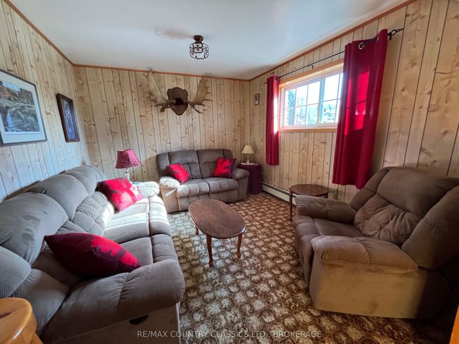 35 Clement St, House other with 4 bedrooms, 2 bathrooms and 7 parking in Addington Highlands ON | Image 28
