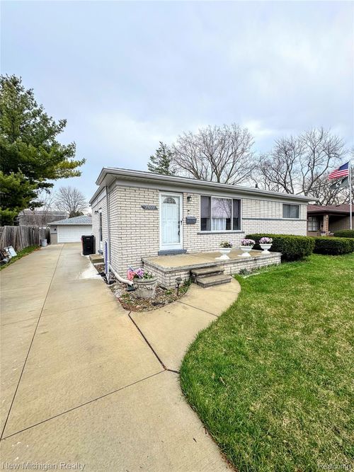 25888 Carl St, Roseville, MI, 48066-3866 | Card Image
