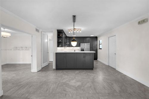 apt-4-3265 Virginia St, Coconut Grove, FL, 33133-5240 | Card Image