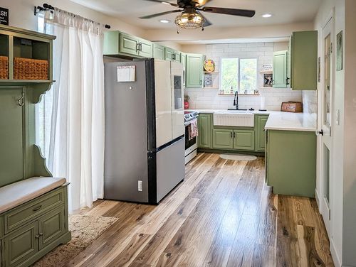 127 W Outer Dr, Canyon Lake, TX, 78133-4363 | Card Image