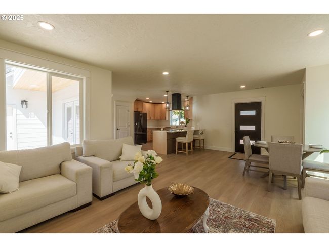 535 E St, House other with 4 bedrooms, 3 bathrooms and 1 parking in Independence OR | Image 9