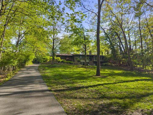 2391 Donna Dr, Upper Arlington, OH, 43220-4726 | Card Image