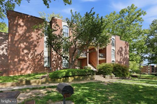 14-3310 Woodburn Village Dr, ANNANDALE, VA, 22003-6849 | Card Image