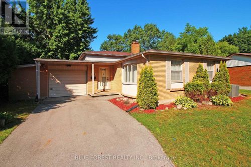 29 Queen Anne Cir, London, ON, N6H4B6 | Card Image