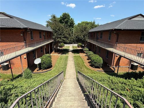 b-525 S Green Street, Winston Salem, NC, 27101 | Card Image