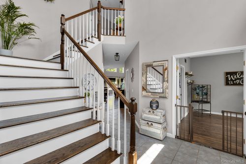 97 Shagbark Ln, Hopewell Junction, NY, 12533-5277 | Card Image