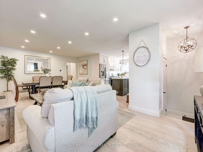 220 Beechy Dr, House attached with 5 bedrooms, 2 bathrooms and 3 parking in Richmond Hill ON | Image 5
