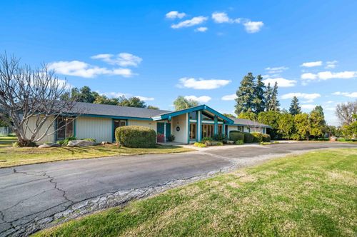 9193 N Fowler Ave, Clovis, CA, 93619-8626 | Card Image