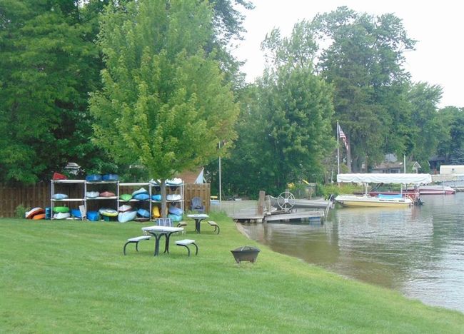 Picnic area and kayaks | Image 20