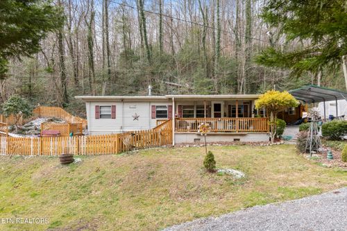 425 Autumn Ln, Gatlinburg, TN, 37738-5640 | Card Image