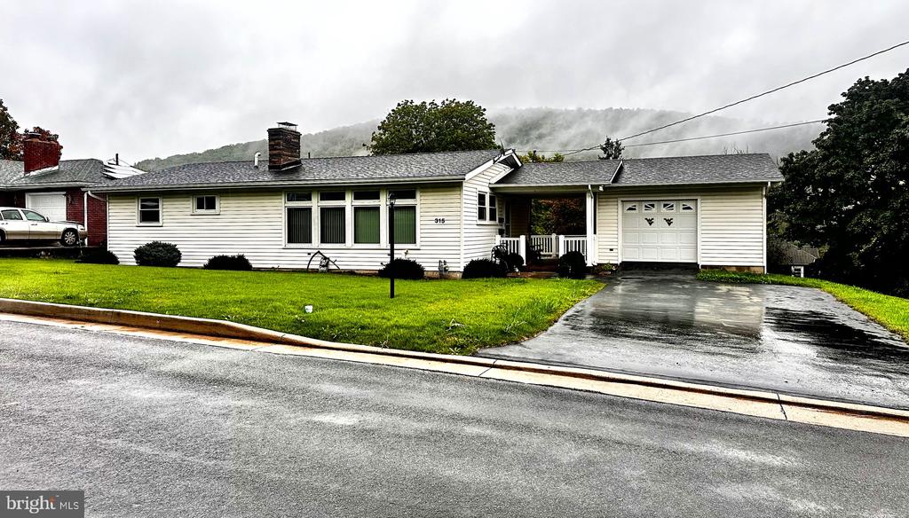 Grand Ave, Keyser, WV 26726