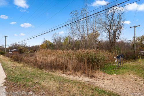 433 Rochester Rd, Leonard, MI, 48367-4250 | Card Image