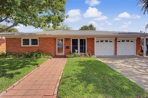 7213 Youpon Dr, Galveston, TX, 77551-1735 | Card Image