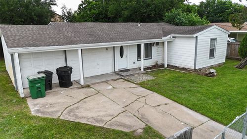 5103 Willow Glen Drive, Houston, TX, 77033 | Card Image